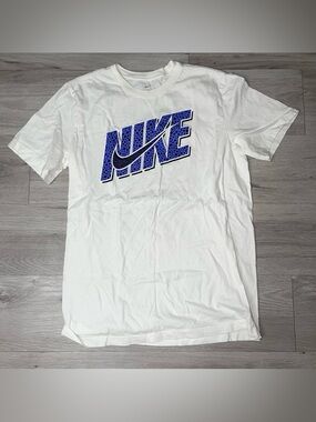 Nike T-shirt Graphic Print M Activewear Streetwear Sport Basketball Athletic